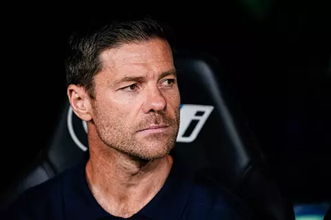 الامتداد هجومياً والمساهمة في بناء الهجمات.. أزمة ألونسو في الجبهة اليمنى بريال مدريد